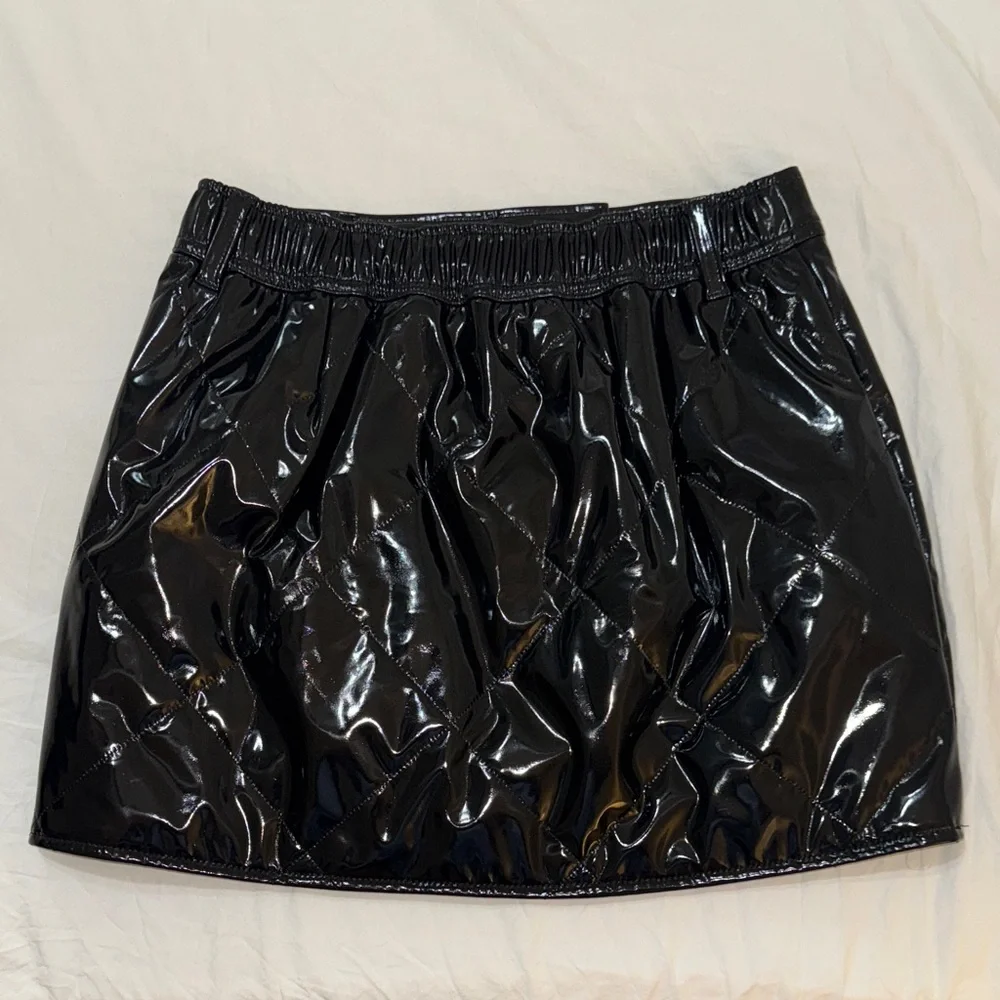 ALO Yoga Snomoto Puffer Mini Skirt - Black, Small